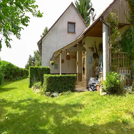 度假居 Outdoor Adventure & Relaxation *