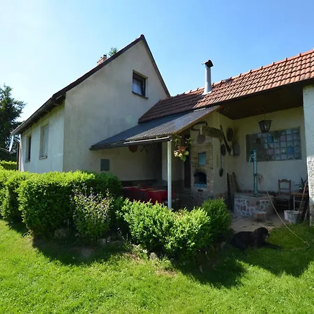 Outdoor Adventure & Relaxation 度假居