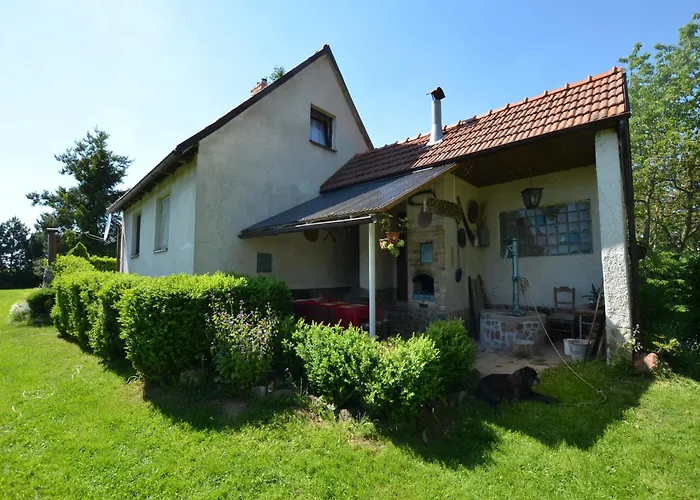 Outdoor Adventure & Relaxation 度假居